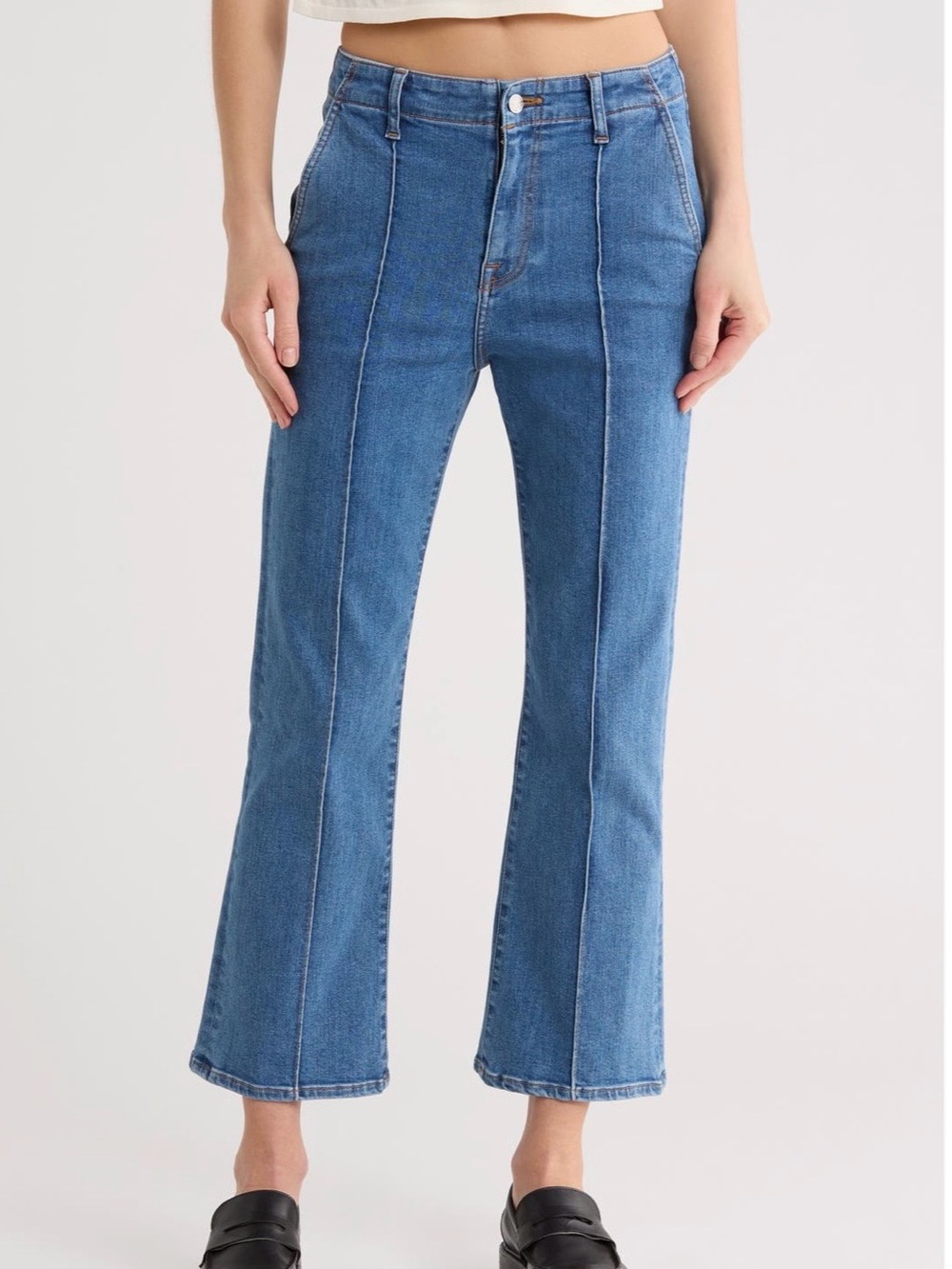 Women’s Straight Leg Jeans in Medium Blue - Brand: